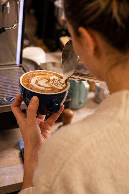 Latte Art gießen 