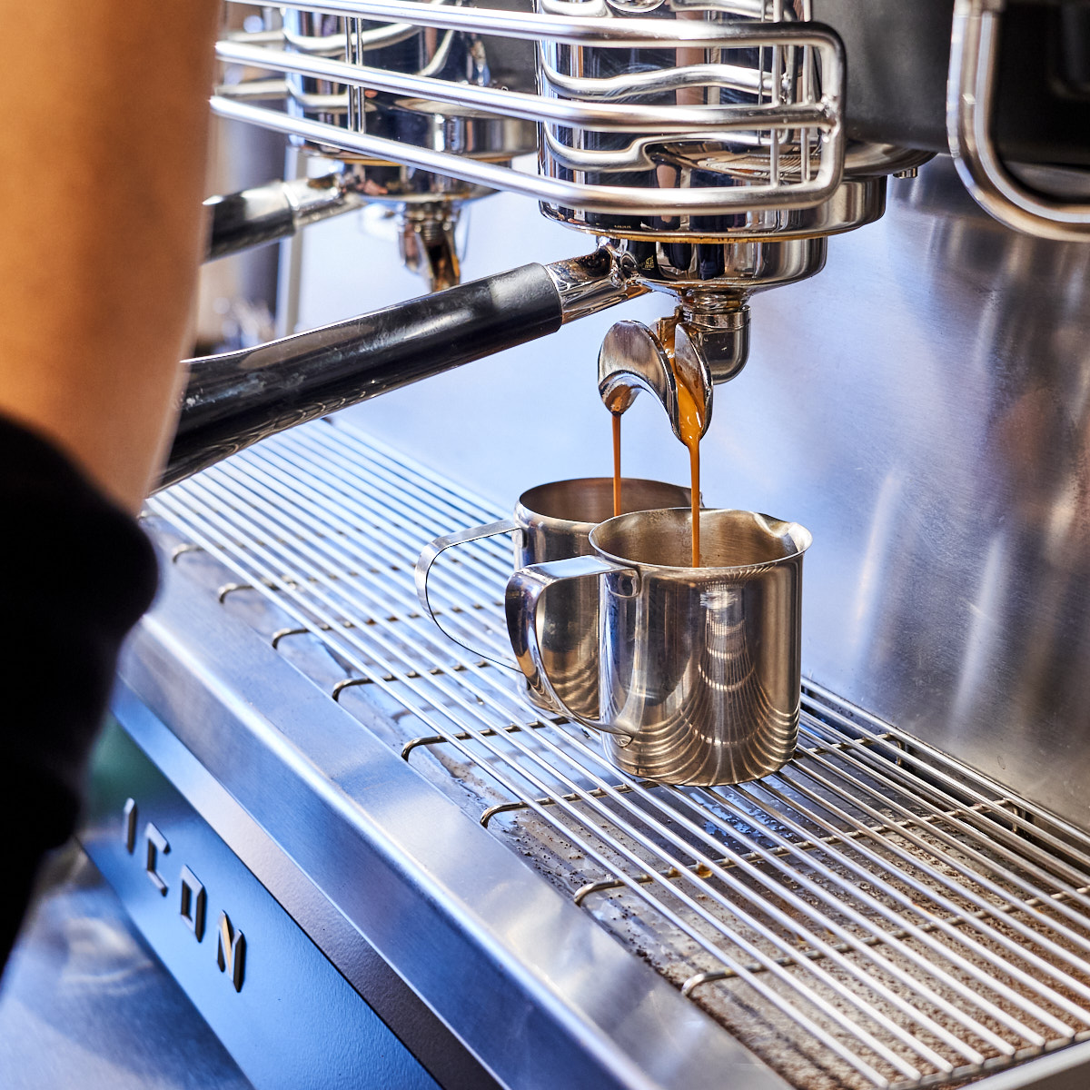 PSD_Bank_Interior__DWP7227G_Ad_1x1