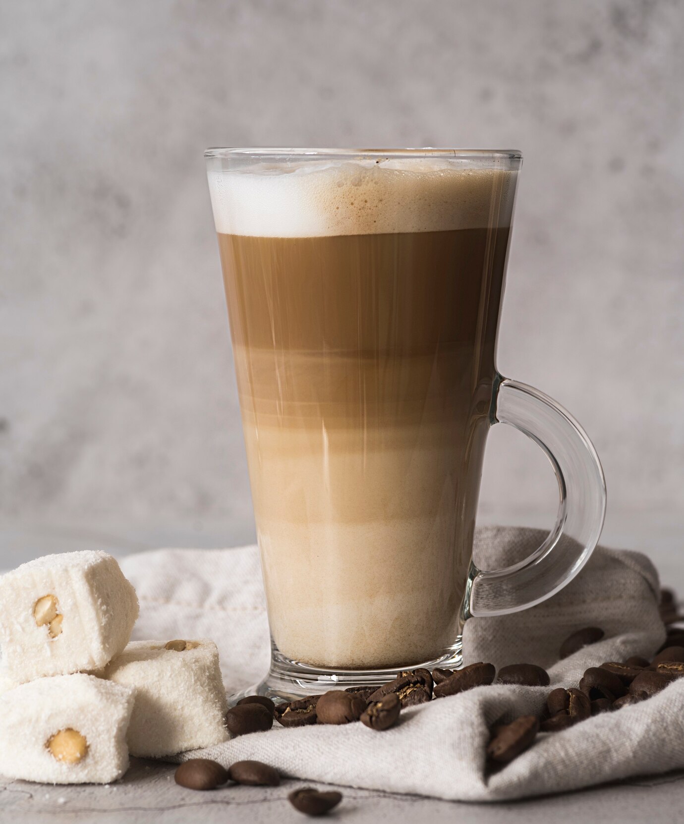  Latte macchiato mit Kaffee-Milch-Verlauf