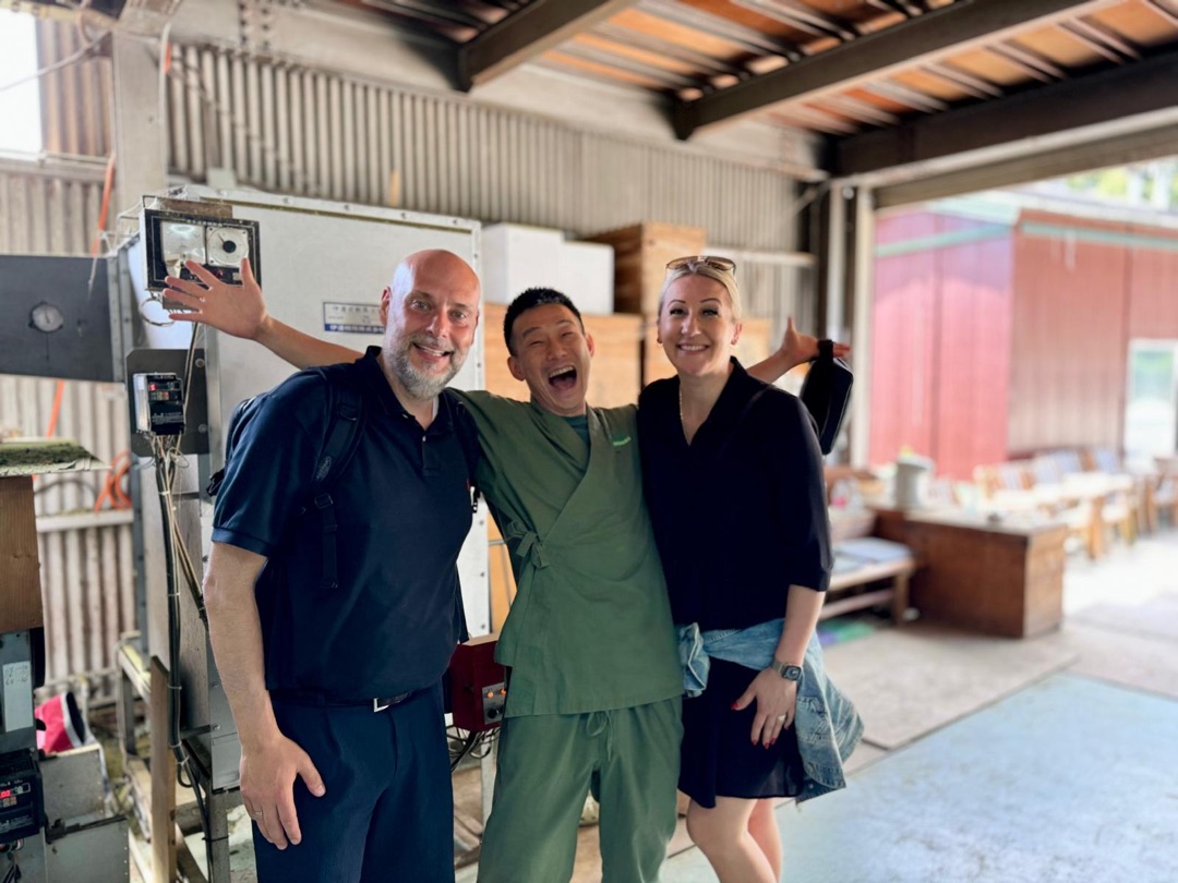 Teeanbau Tee-Ernte Japan Teequalität vor Ort