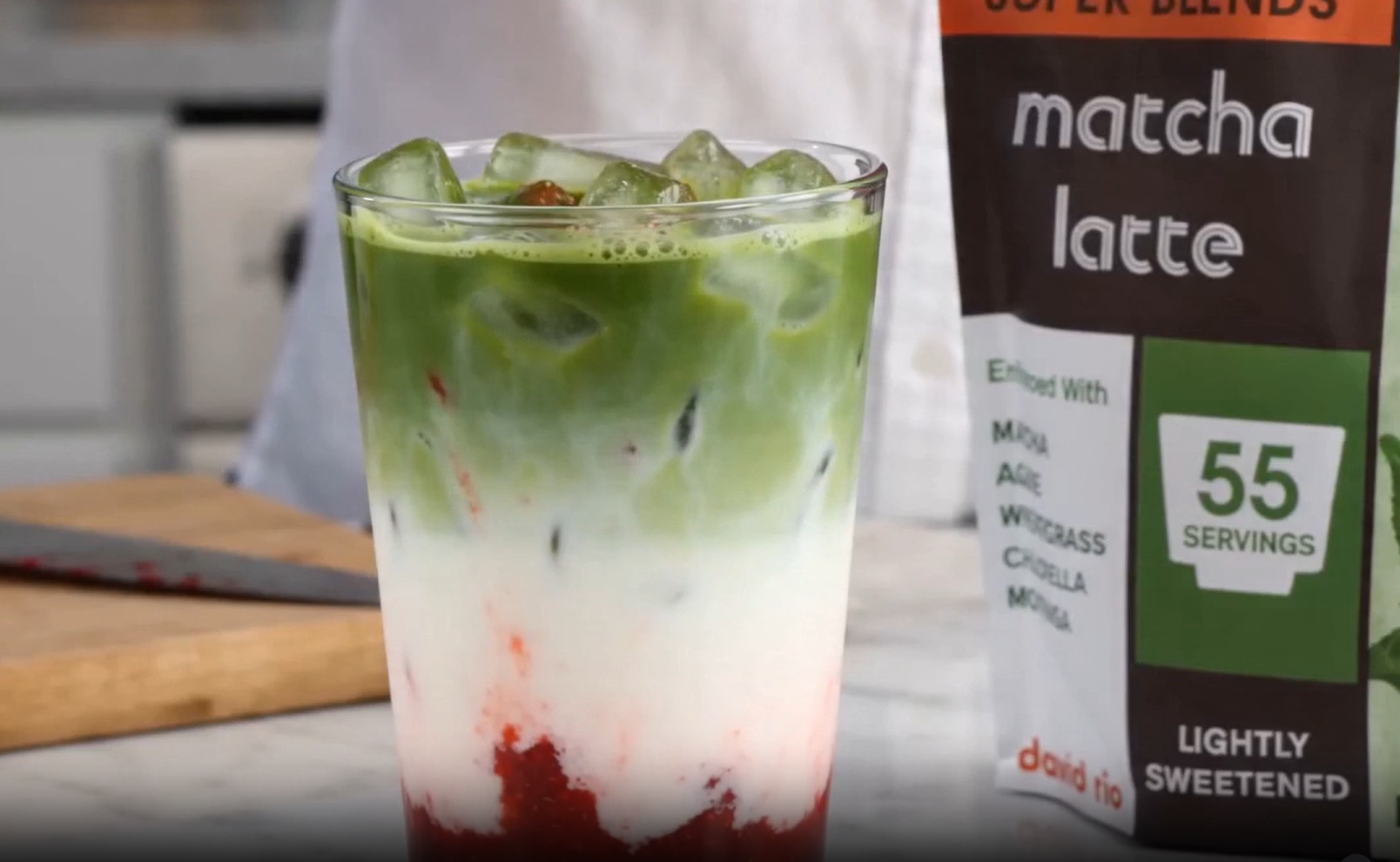 Zubereitung David Rio Strawberry Matcha Latte