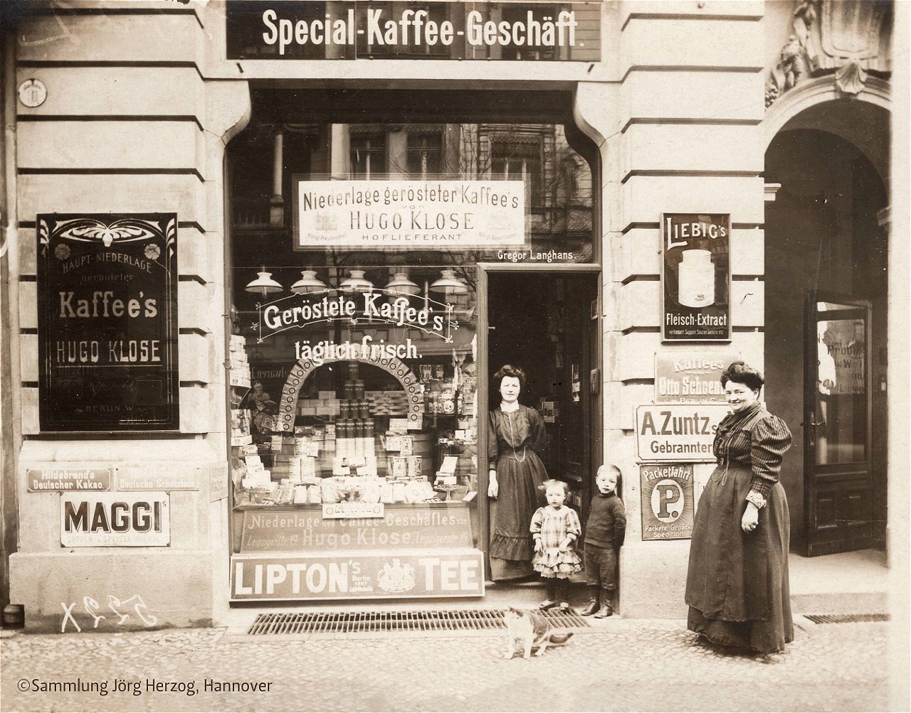 Nostalgiebild_Kaffeegeschaeft_Copyright_bearbeitet (2) Nostalgiebild_Kaffeegeschaeft_Copyright_bearbeitet (2)