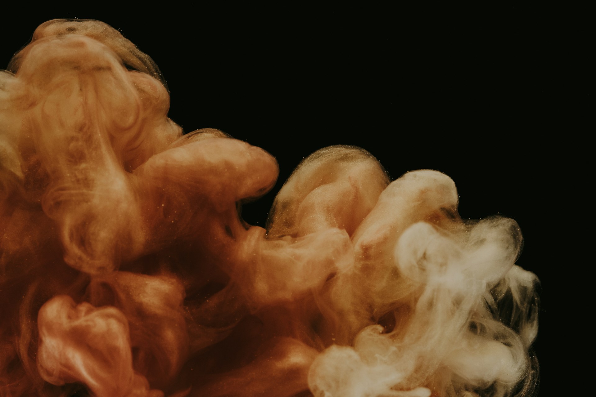 Hintergrundbild braune Wolken auf schwarz - Hintergrund