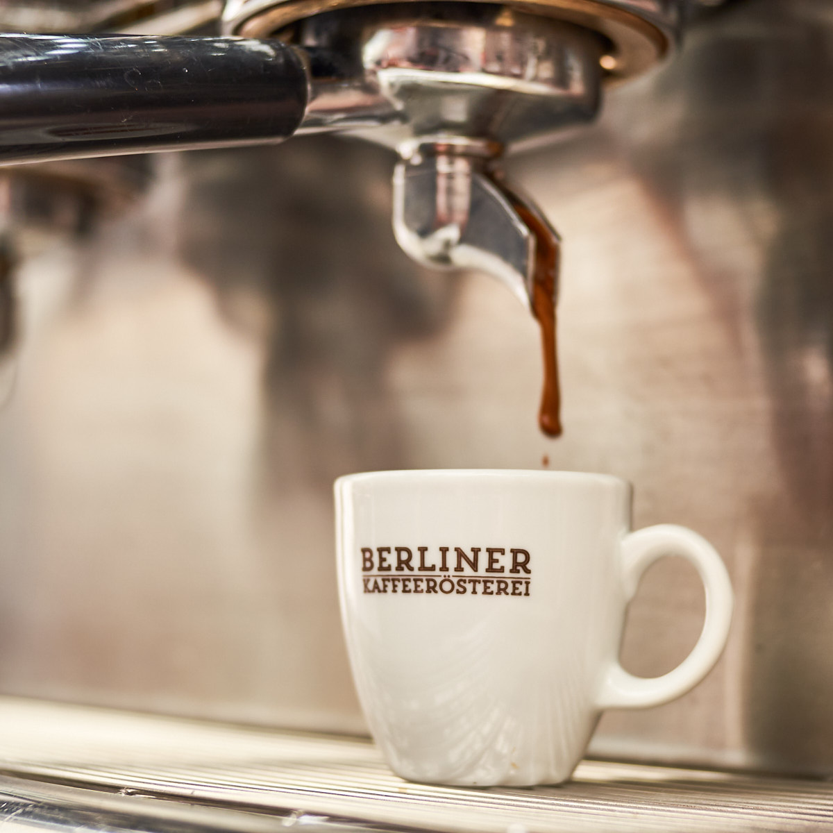 BKR_Truck_DWP2774G_Ad_1x1