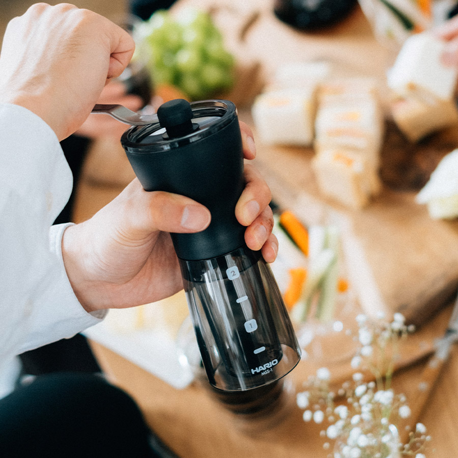 Hario - Kaffeemühle Mini-Slim Plus mit Keramikmahlwerk für 24g Bohnen Hario - Kaffeemühle Mini-Slim Plus mit Keramikmahlwerk für 24g Bohnen