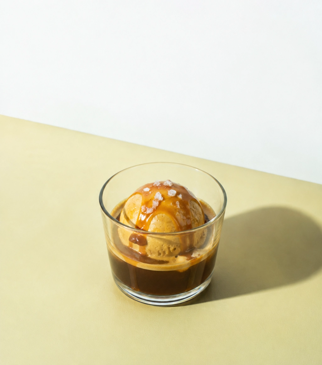 Affogato mit Salted Caramel Eis und Meersalz