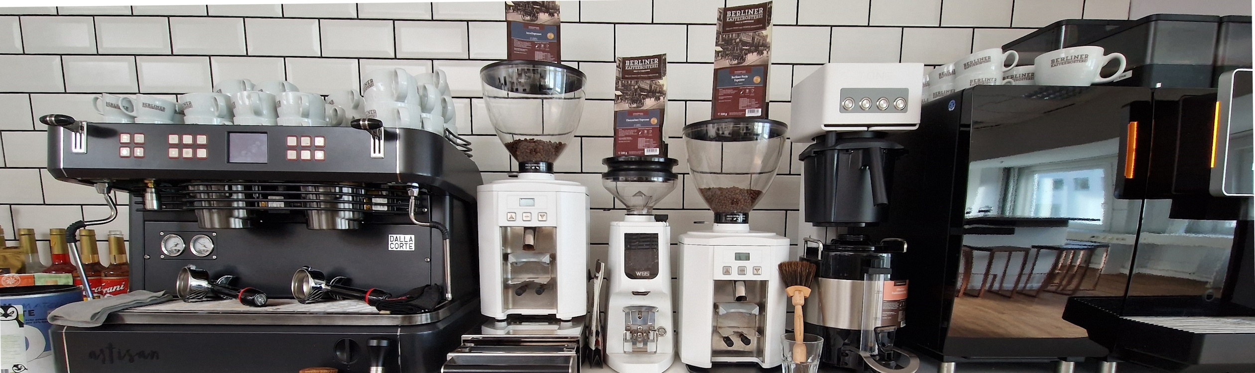 Kaffeemaschinen und Kaffeemühlen ansehen, aussuchen und online kaufen Berliner Kaffeerösterei - Hintergrund