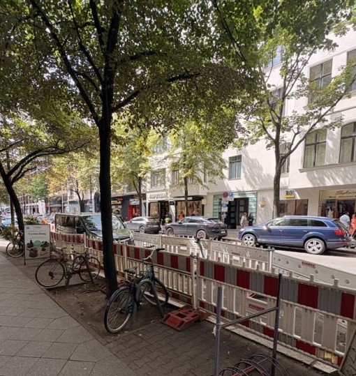 Berliner Kaffeerösterei Uhlandstrasse Café mit Baustelle