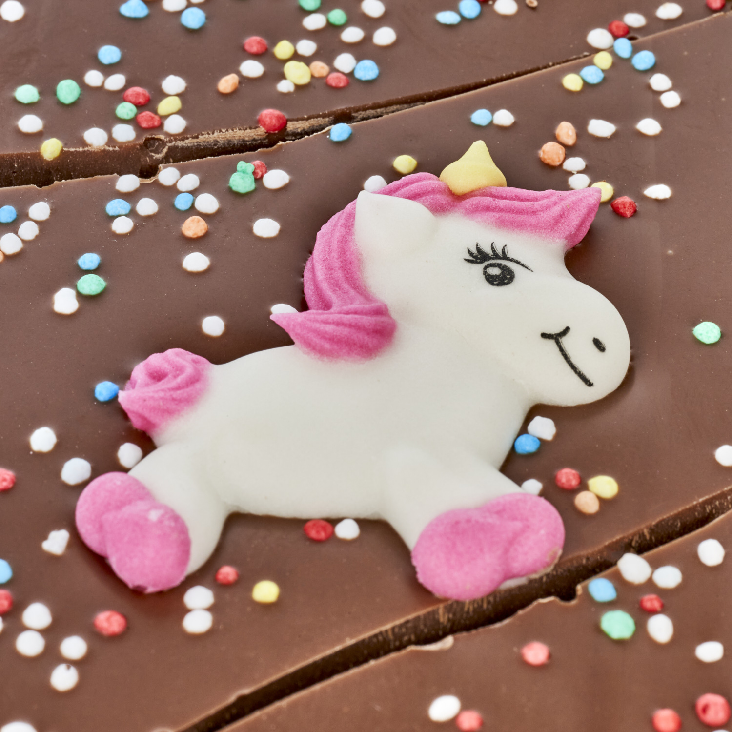 "Einhornelli" mit Einhorn, Regenbogen und bunten Streuseln (Vollmilch) "Einhornelli" mit Einhorn, Regenbogen und bunten Streuseln (Vollmilch)