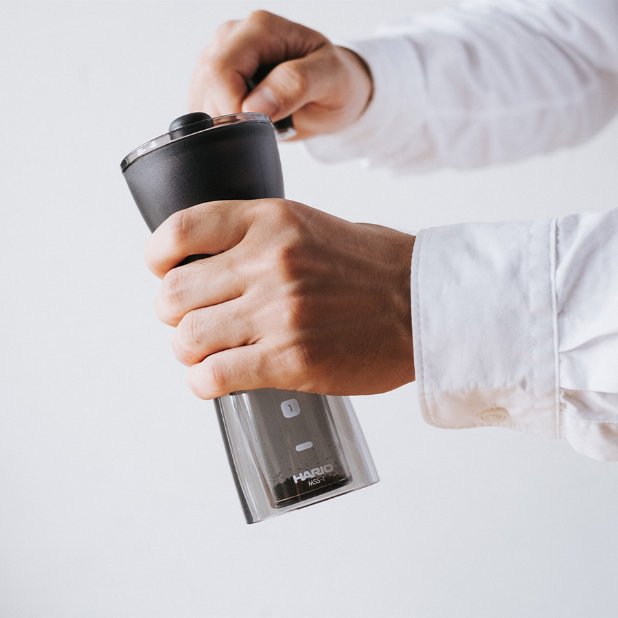 Hario - Kaffeemühle Mini-Slim Plus mit Keramikmahlwerk für 24g Bohnen Hario - Kaffeemühle Mini-Slim Plus mit Keramikmahlwerk für 24g Bohnen