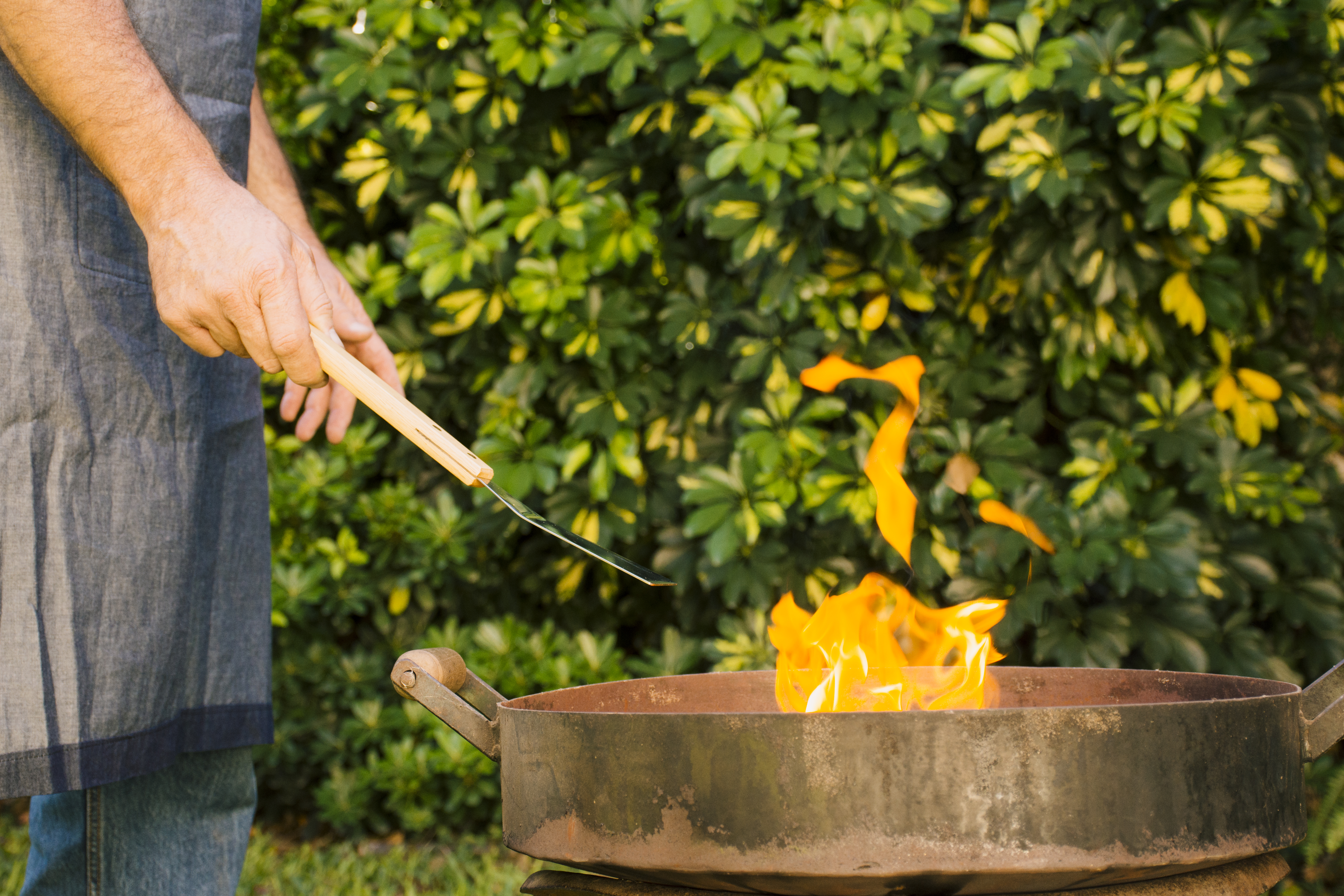 Grill mit Feuer Grill mit Feuer