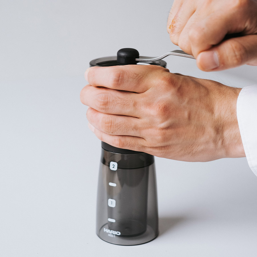 Hario - Kaffeemühle Mini-Slim Plus mit Keramikmahlwerk für 24g Bohnen