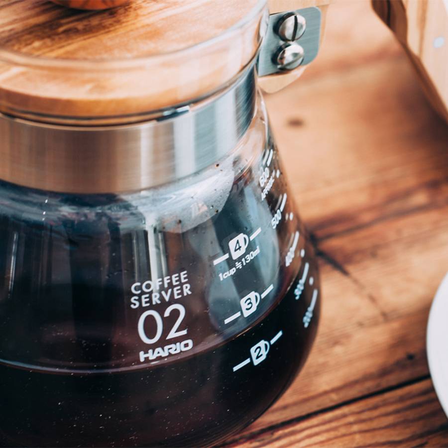 Hario - V60 Glaskanne 600 ml Coffee Server 02 Holzgriff Olive Hario - V60 Glaskanne 600 ml Coffee Server 02 Holzgriff Olive