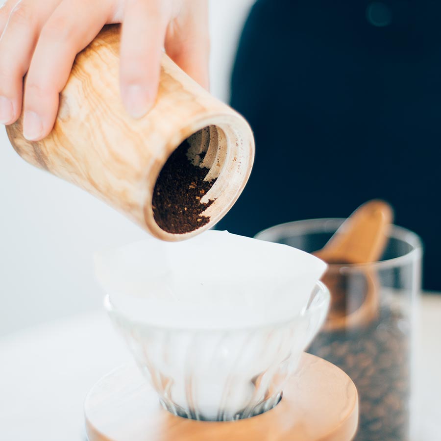 Hario - Kaffeemühle Olivenholz mit Keramikmahlwerk für 30g Bohnen