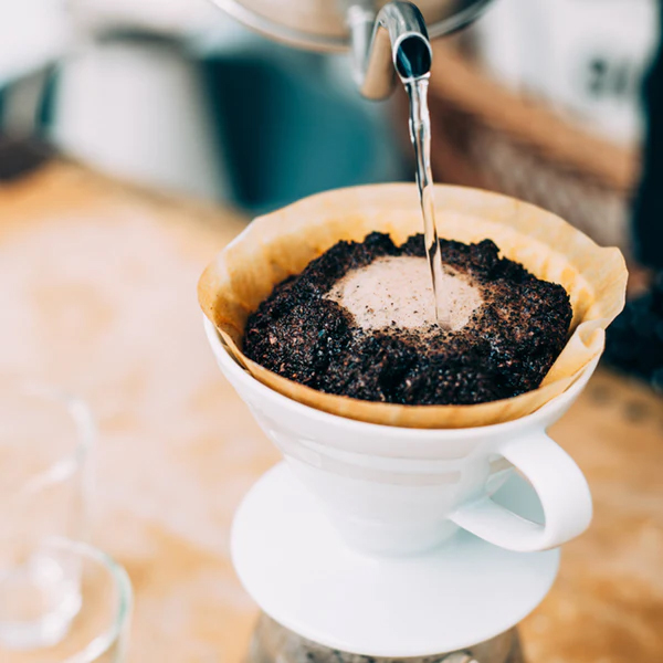 Hario - Dripper | Handfilter V60 Größe 02 Porzellan weiß Hario - Dripper | Handfilter V60 Größe 02 Porzellan weiß