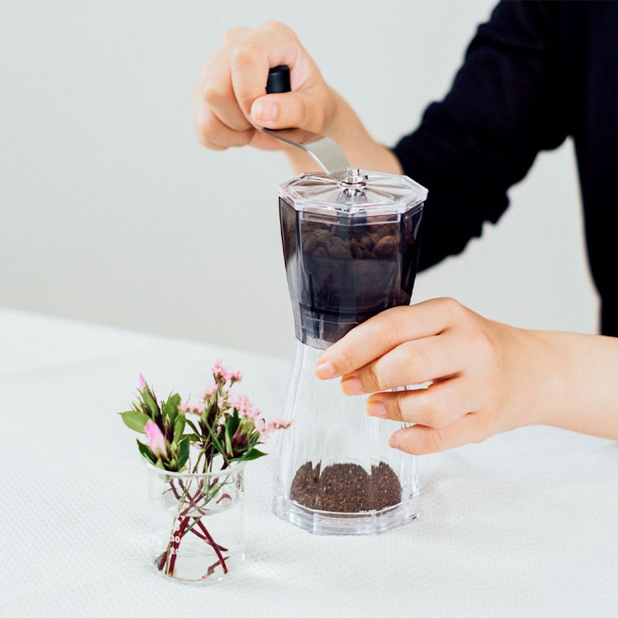 Hario - Kaffeemühle OCTO mit Keramikmahlwerk für 36g Bohnen